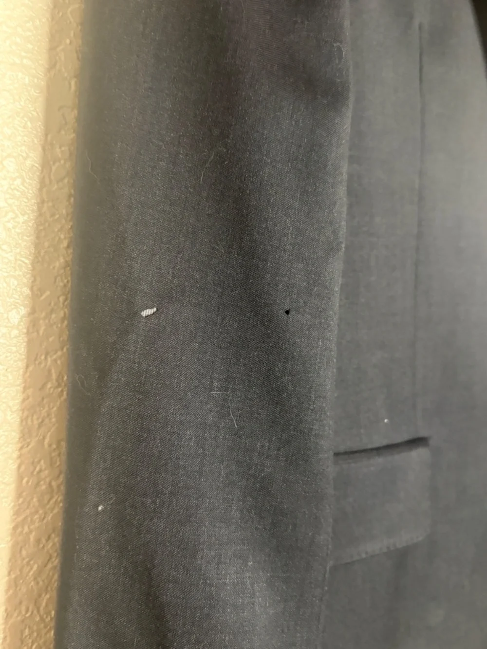 Calvin Klein Men's Slim Fit 100% Wool Charcoal Suit 42R
